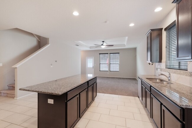 Building Photo - Bright & Spacious Home in Comal ISD