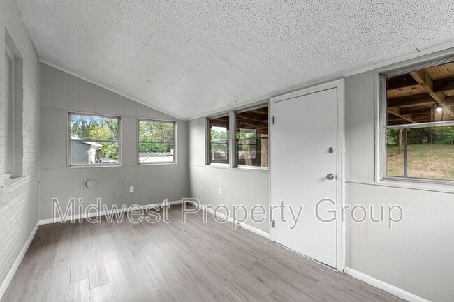 Building Photo - 3417 Eminence Blvd