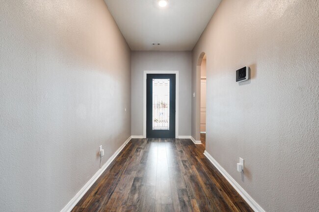 Building Photo - 3015 Watercrest Dr