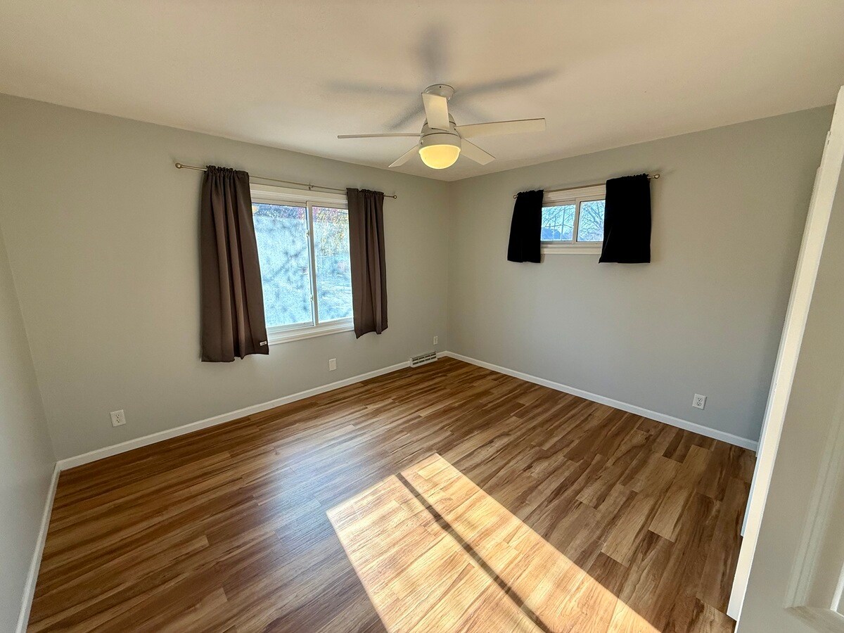 Building Photo - 901 Summer St NE