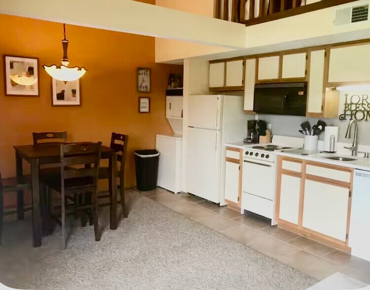 Building Photo - 17 Fall Creek Trail