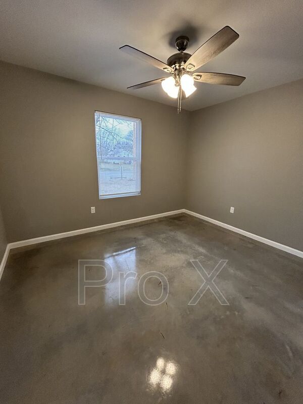 Building Photo - 518 E Monroe St