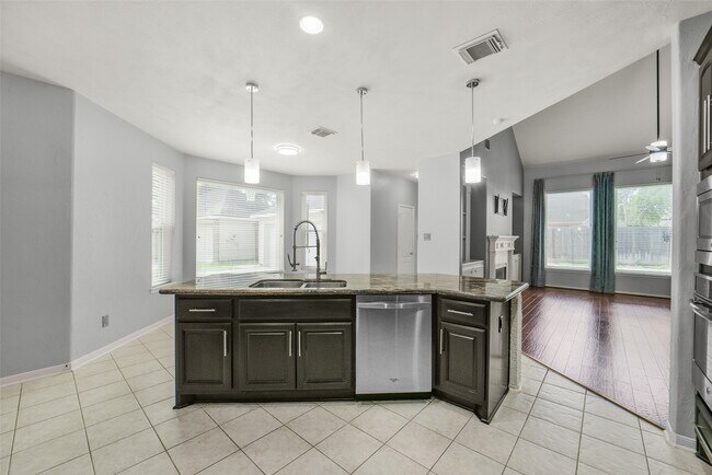 Building Photo - 402 Sterling Heights Ln