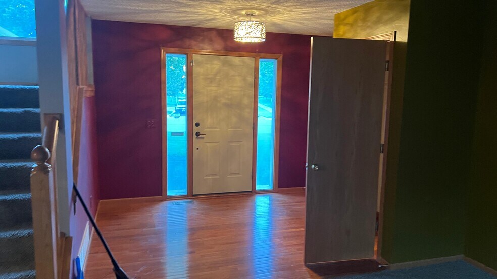 Building Photo - 2853 Wyndam Ct
