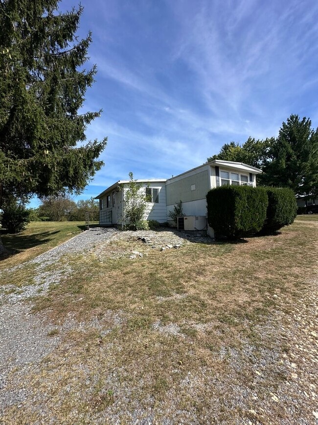 Building Photo - 2 Bedroom 1 Bathroom Mobile Home - Carlisle, PA!