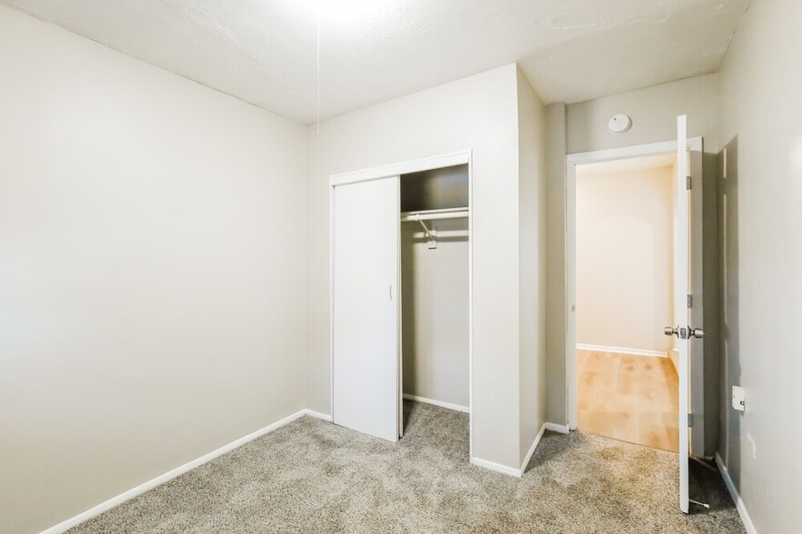 Building Photo - 6885 NW 27th Ct