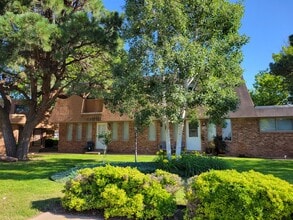 Building Photo - GREAT COLONIAL PARK CONDO