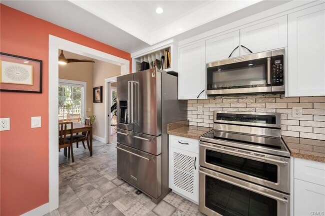 Building Photo - 3bd/2ba House w/ Two Car Garage and CLOSE to Laguna Middle School