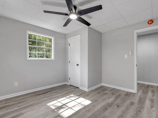 Building Photo - 2204 Berkshire Dr
