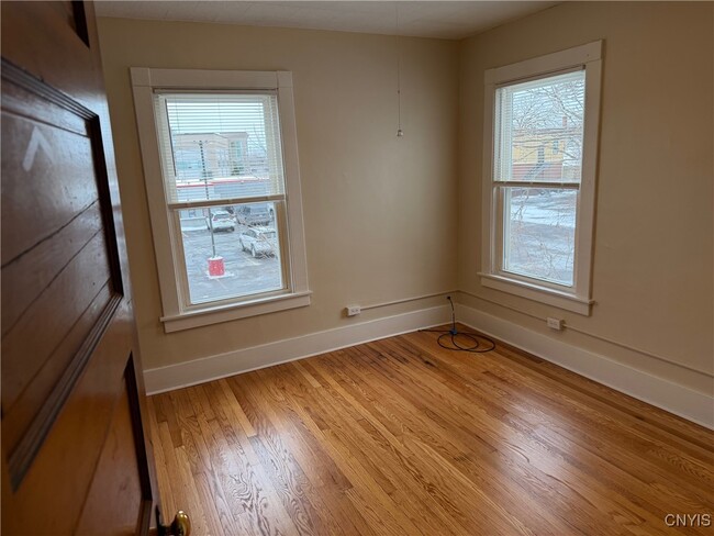 Building Photo - 812-814 Spencer St