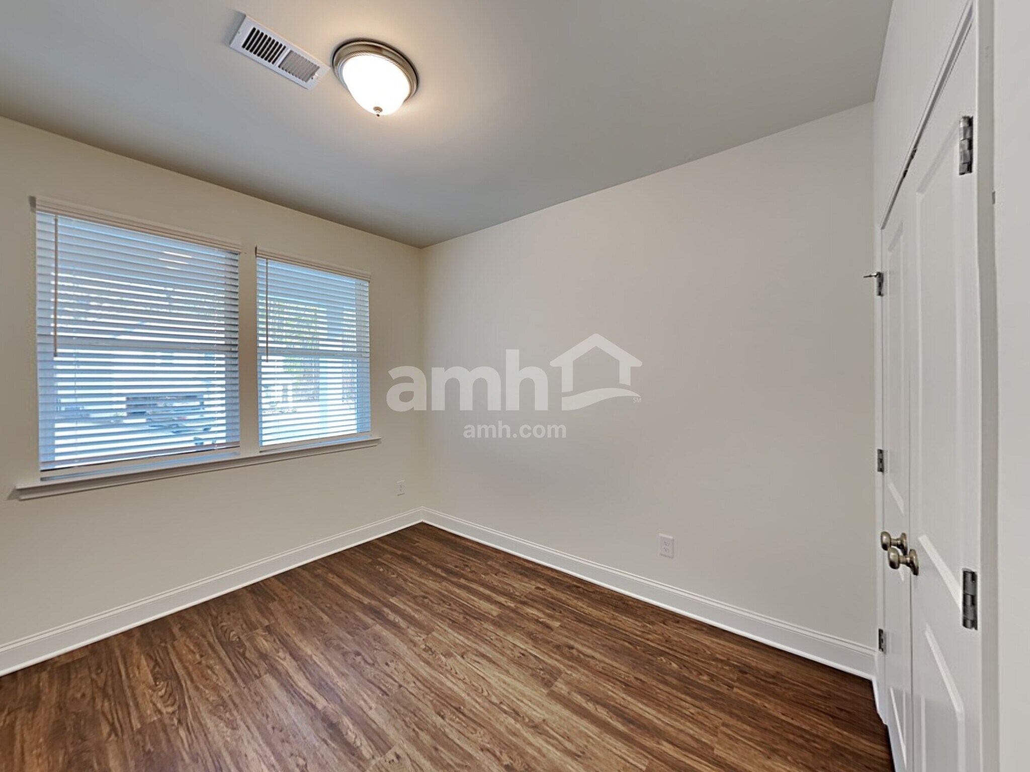Building Photo - 155 Twin River Dr