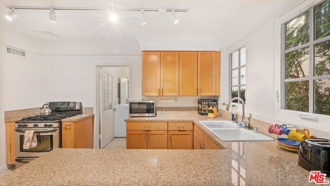 Building Photo - 434 N Genesee Ave