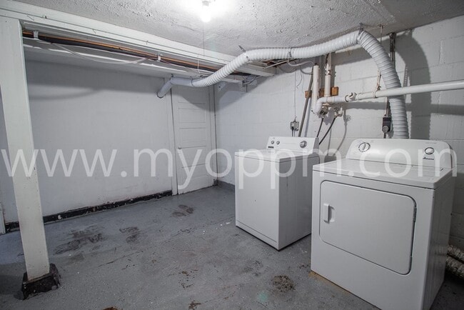 Building Photo - 2 Bed / 1 Bath House - 30th & Seward