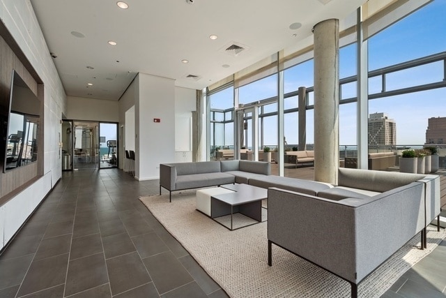 Building Photo - 600 N Fairbanks Ct