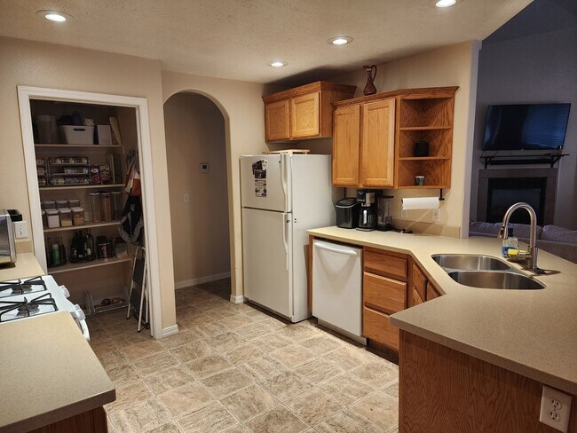 Building Photo - 4147 W 250 N