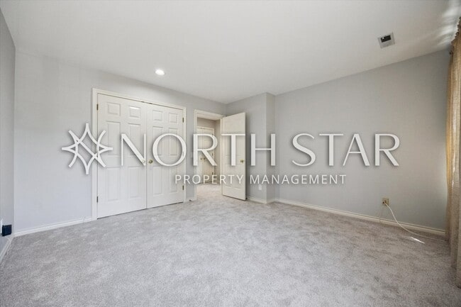 Building Photo - 2055 Ridge Pointe Dr