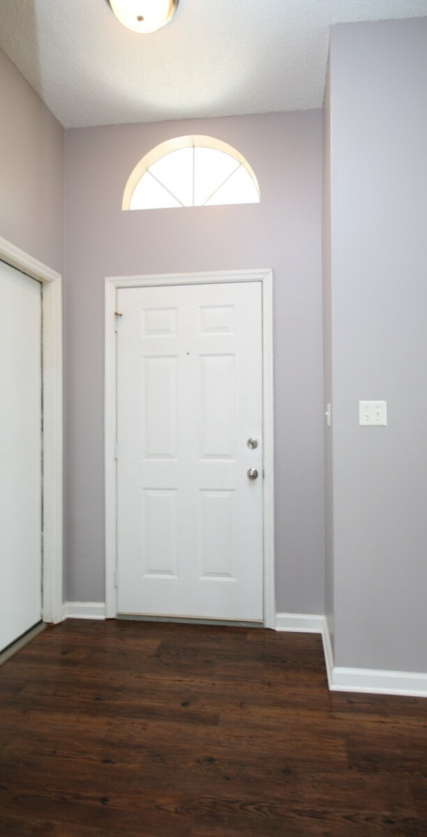 Building Photo - 105 Oakline Dr