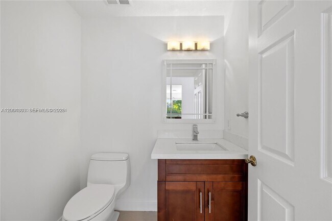 Building Photo - 16449 SW 84th Pl