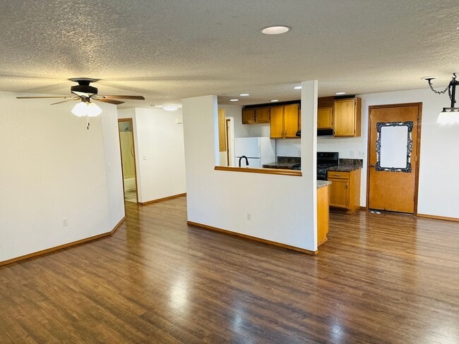 Building Photo - Charmin One Level Home w/ RV Parking