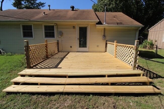 Building Photo - 2 Bedroom 1 Bath Home In Overland Park Kansas