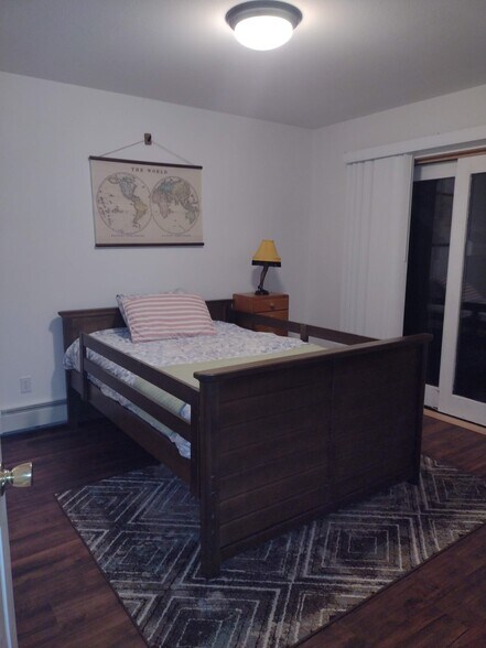 Office can be converted into bedroom - 1005 Woodland Dr