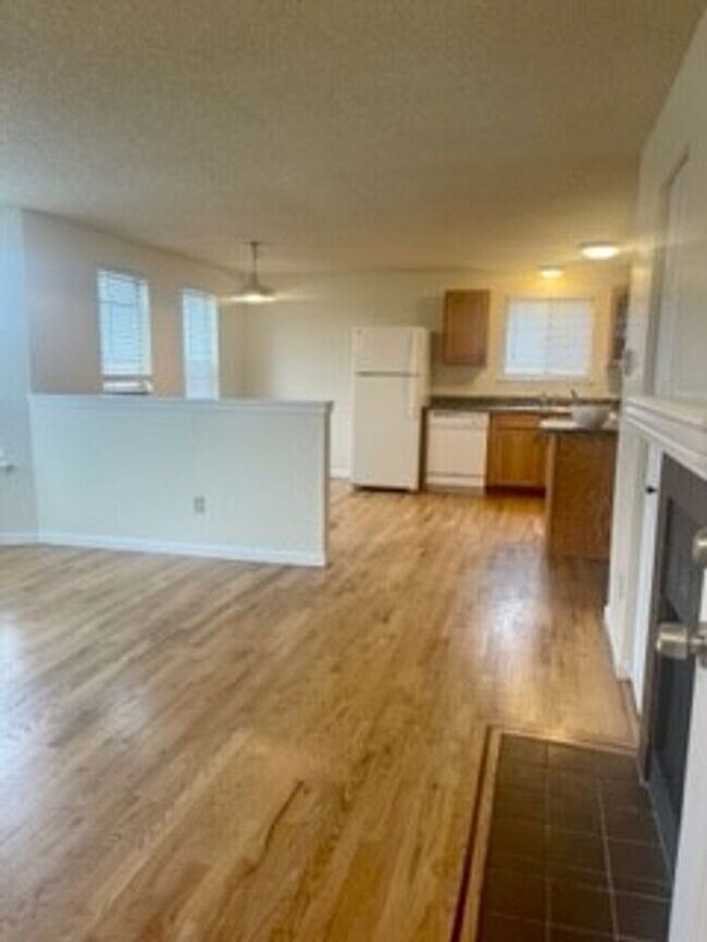 Building Photo - 2 Bedroom, 1 Bath Condo in University Place/Tacoma!!