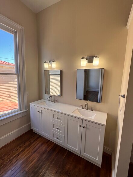 Building Photo - 140 Marshall St