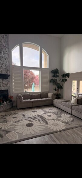 Building Photo - 1574 W Meadow Green Dr