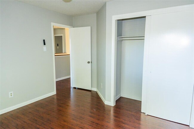 Building Photo - 6311 Laurel Bush Ln