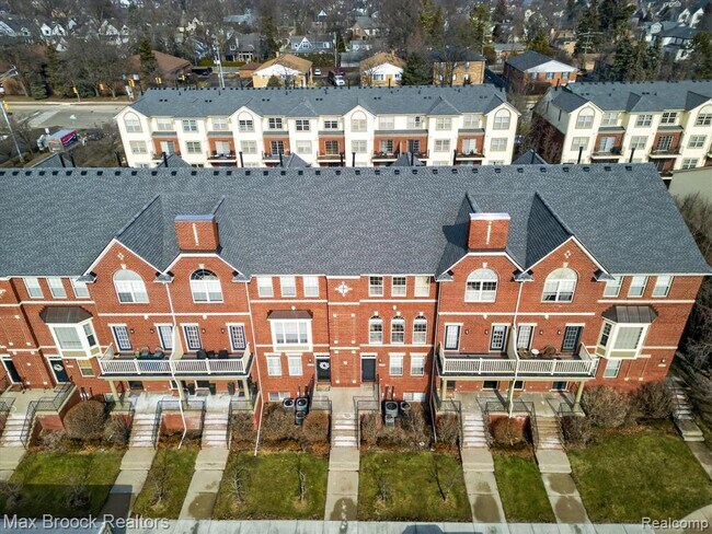 Building Photo - 3255 Camden Dr