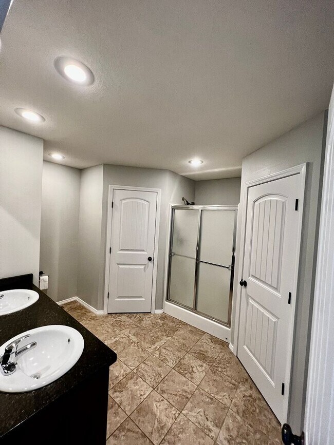 Building Photo - Republic Schools!  Gorgeous Brick Front 3 Bedroom Home Available!