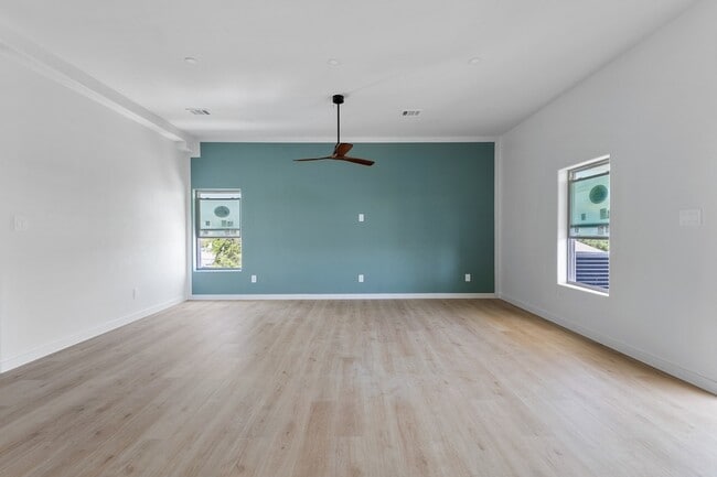 Building Photo - 1325 35th St