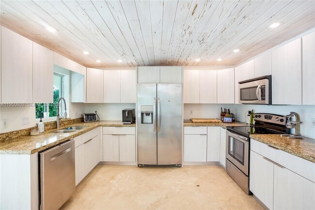 Building Photo - 12515 Palm Rd