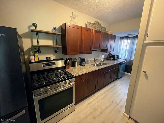 Building Photo - 2086 Marlindale Rd