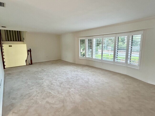 Building Photo - Classic waterfront Snell Isle Estates 3 Bed 2.5 Bath Home with private dock!