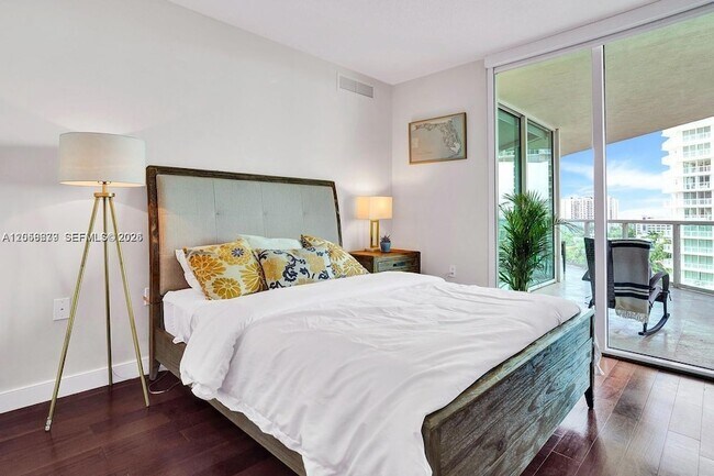 Building Photo - 150 Sunny Isles Blvd