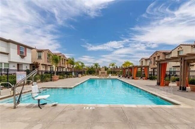 Building Photo - 40347 Calle Real