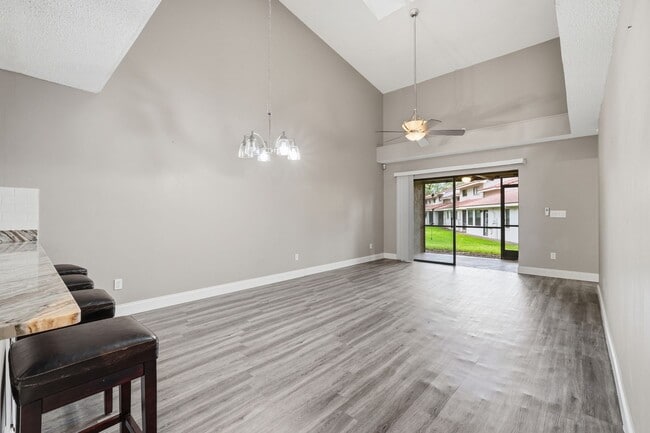 Building Photo - 3 bedroom condo