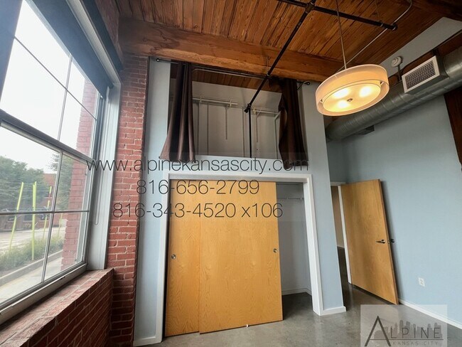 Building Photo - River Market Loft, Secured Parking
