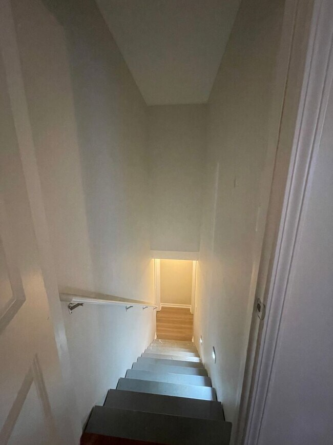 Building Photo - 104 Melody Ct