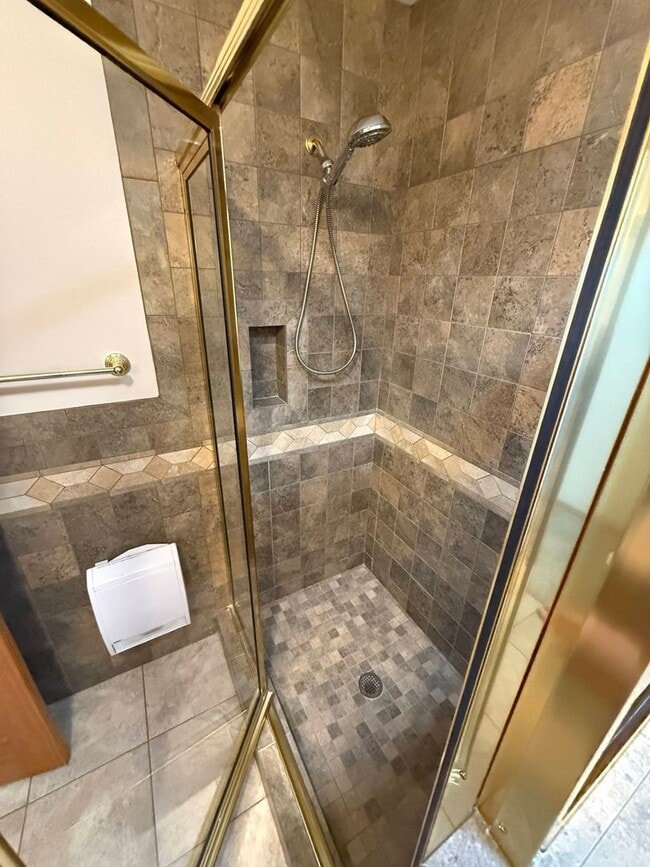 Building Photo - 3 Bed 2 Bath Large Semi-Rural Modern Beautiful Home