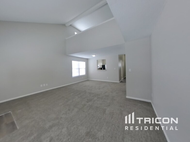 Building Photo - 484 Brookstone Dr