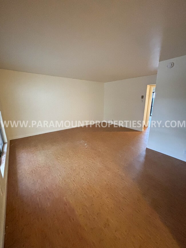 Building Photo - 500 Glenwood Cir