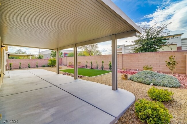 Building Photo - 6117 Riverwalk Falls St