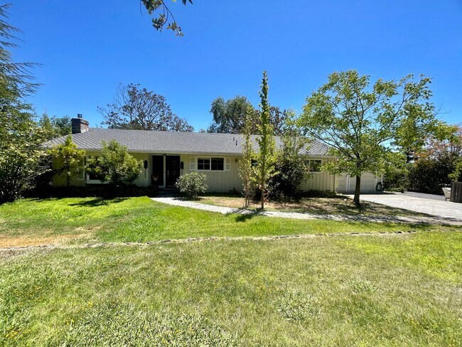Building Photo - $3,900/month – Rare Country Feel on an Expansive Lot in One of Santa Rosa's Desirable Neighborhoods!