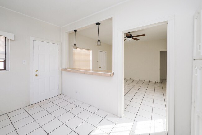 Building Photo - 311 Matamoros St