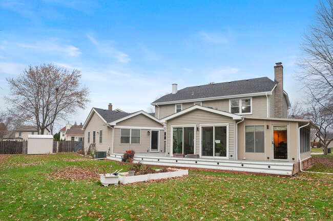 Building Photo - 8 Hampton Ct