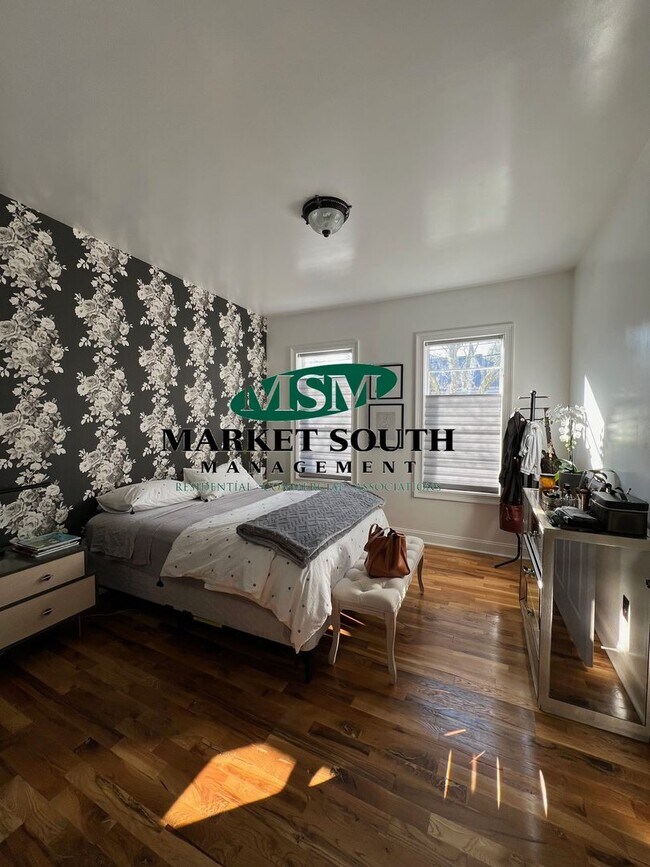 Building Photo - GORGEOUS UNIT NEAR STARLAND/SCAD