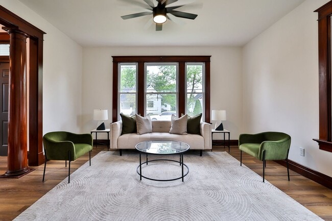 Building Photo - Newly Renovated Single Family Home