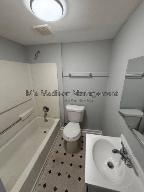 Building Photo - 1421 Richards St